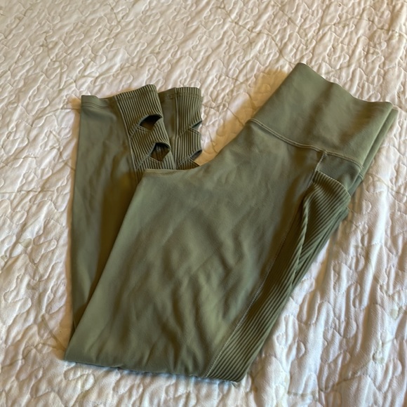 Athleta Salutation Stash Pocket Cutout 7/8 Tight olive green - Picture 11 of 16